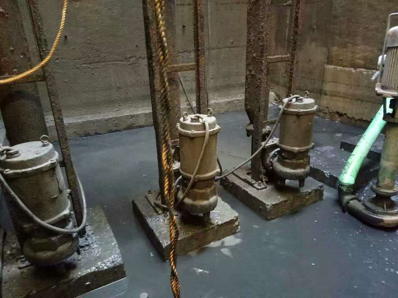 陈仓污水池清理