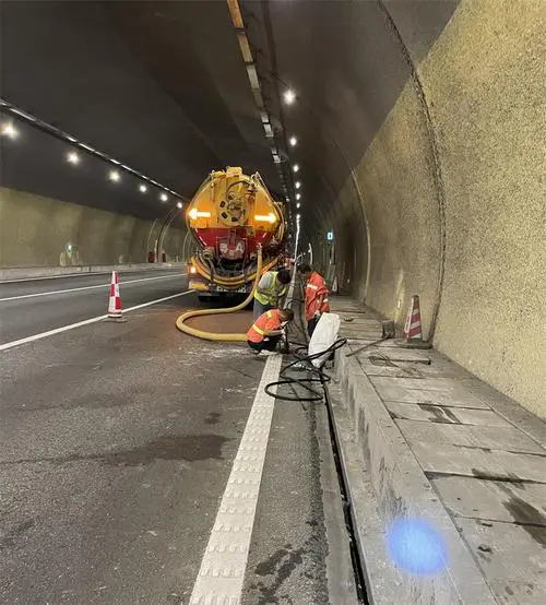 陈仓隧道排水渠清淤